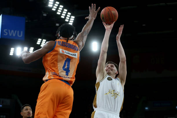 在这个休赛 在这个休赛