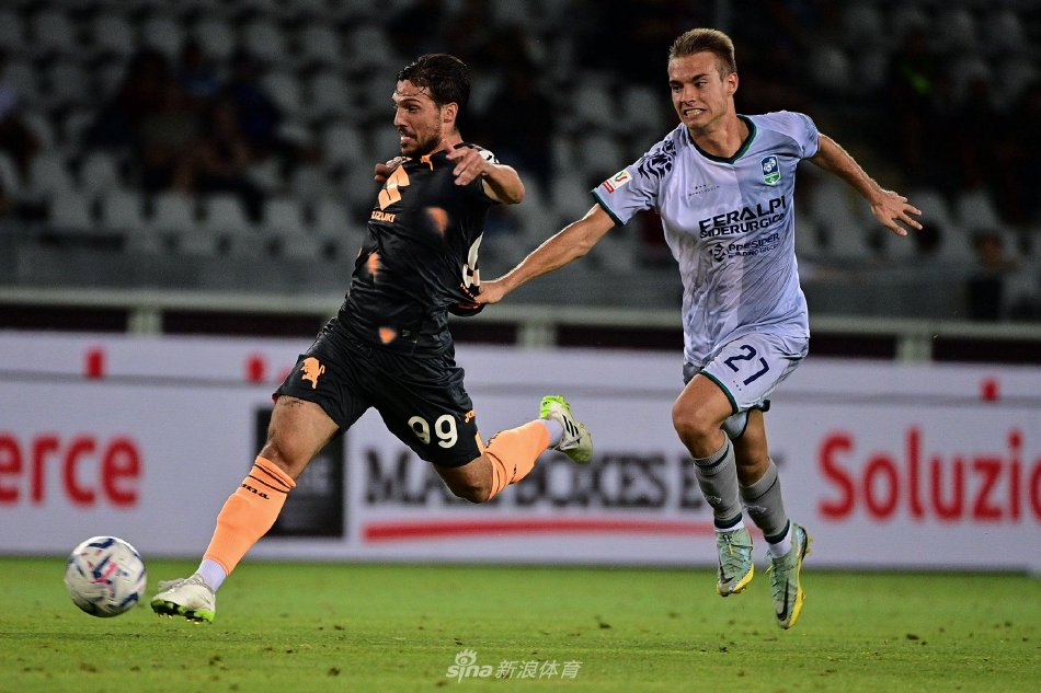 间方面的短 间方面的短